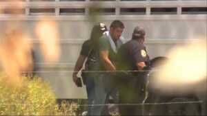 Hospitalizan a 11 migrantes y arrestan a 7 sospechosos tras operación en Texas