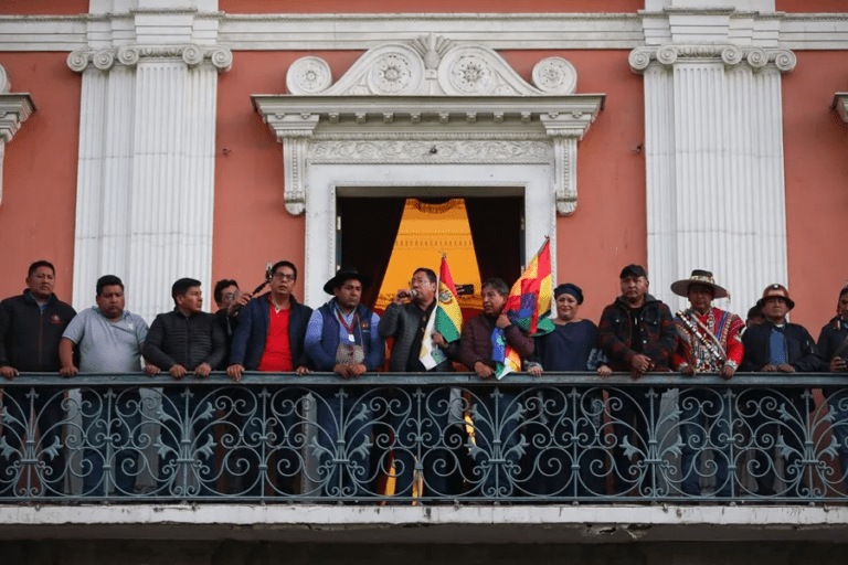 Arce agradece a Bolivia y a la comunidad internacional por rechazar “intentona golpista”