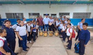 Gobernación entrega kits de instrumentos gaiteros en Machiques y Rosario de Perijá