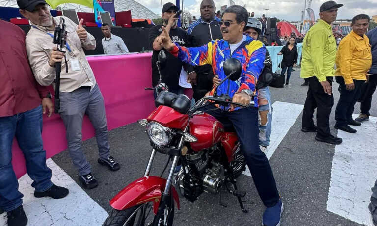 Maduro declara al motopiruetismo como deporte nacional