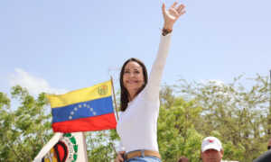 Encuesta revela que los venezolanos no creen que Machado se haya ido del país