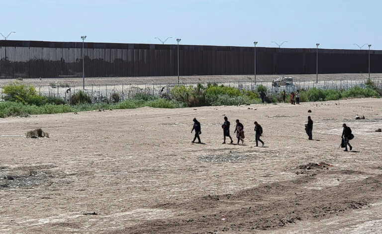 EE. UU. celebra “éxito” de restricciones al asilo con reducción del 40 % de los cruces