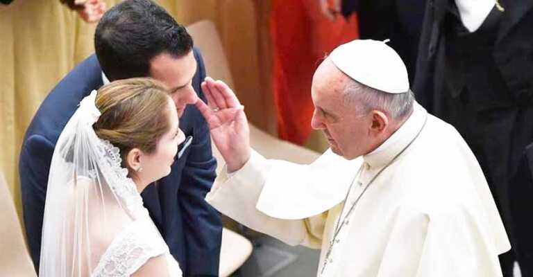 El Papa pide que en matrimonios mixtos no se obligue al cónyuge a cambiar de religión