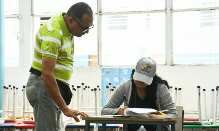 Abren los centros de votación para el simulacro de las presidenciales