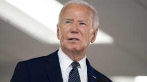 Biden reconoce que tal vez no pueda salvar su candidatura