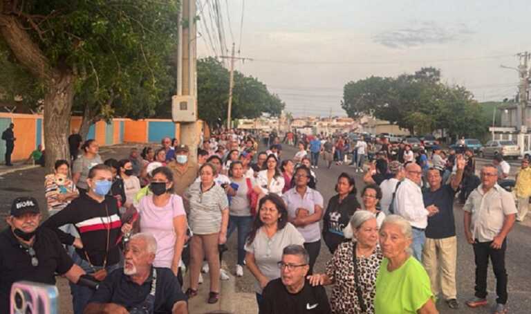 Abren con retraso centros de votación en Maracaibo y San Francisco