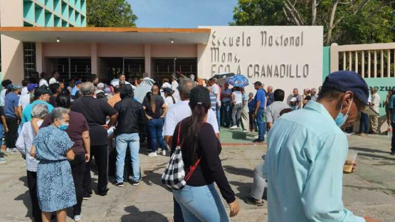 En la escuela Monseñor Granadillo denuncian retrasos en las mesas electorales