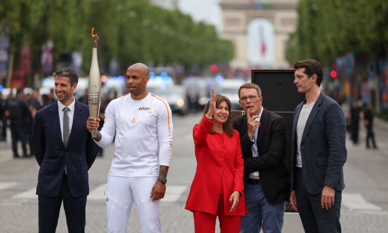 La antorcha olímpica llega a París coincidiendo con la fiesta nacional de Francia