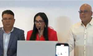 Tres alcaldes opositores se declaran “independientes” y anuncian su respaldo a Maduro