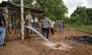 Alcaldía de Maracaibo otorga nuevo pozo a agricultores de San Isidro