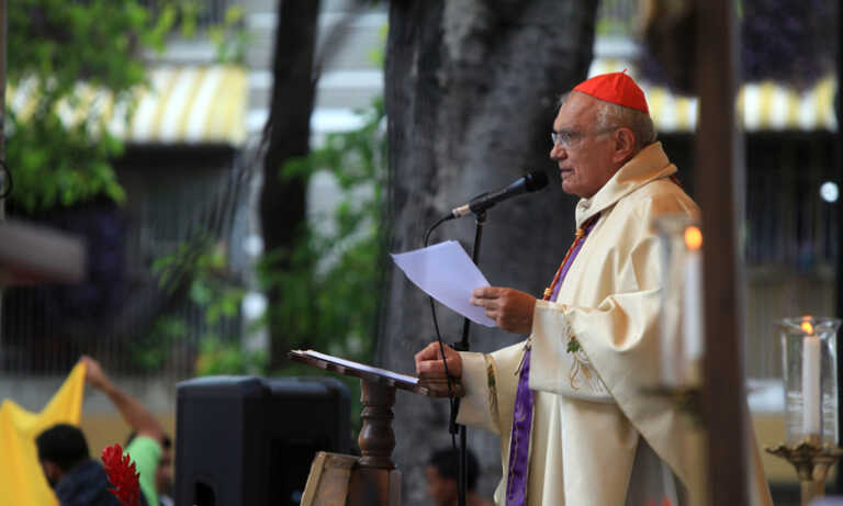 Cardenal Baltazar Porras pide orar y participar en las presidenciales