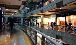 Comercios listos para ofrecer descuentos y atender a consumidores en el “Black Friday”