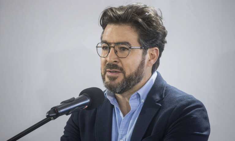 Ceballos promete abrir paso a energías limpias si gana las presidenciales