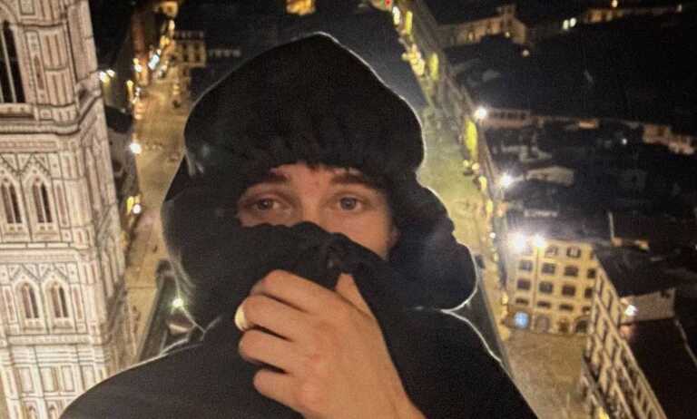 Un "influencer" escala la cúpula de la catedral de Florencia para tomarse una foto