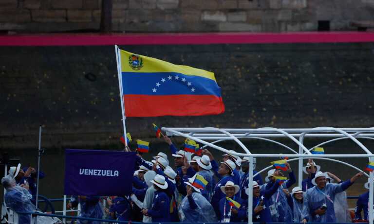 Atletas venezolanos brillan en el Sena durante la inauguración de los Juegos Olímpicos