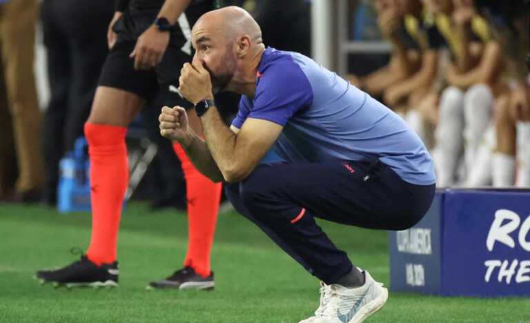 Ecuador despide a su entrenador Félix Sánchez tras su derrota frente a Argentina