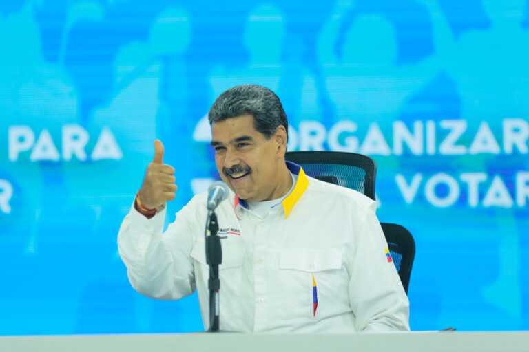 Maduro convoca a “un gran frente antifascista” tras apoyo de exopositores