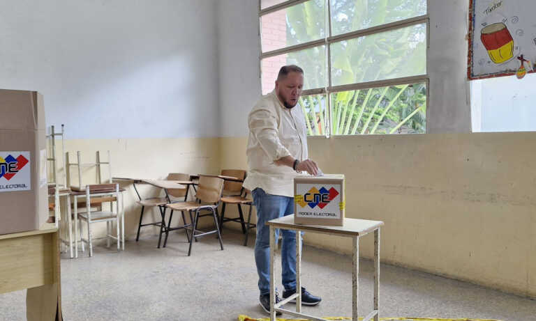 José Brito rechaza ambiente hostil contra Ceballos en centro de votación en Caracas