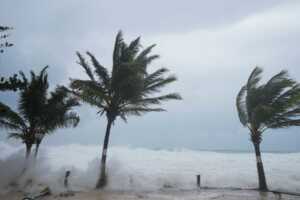 “Beryl” llegará a Jamaica con fuerza de huracán mayor y amenaza a México y Belice