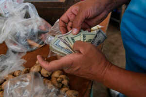 Advierten de otra hiperinflación en el país