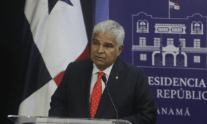 Panamá retira cuerpo diplomático del país hasta revisión completa de actas