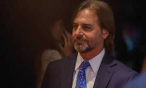 Lacalle Pou pide al Mercosur abogar por los derechos electorales en Venezuela