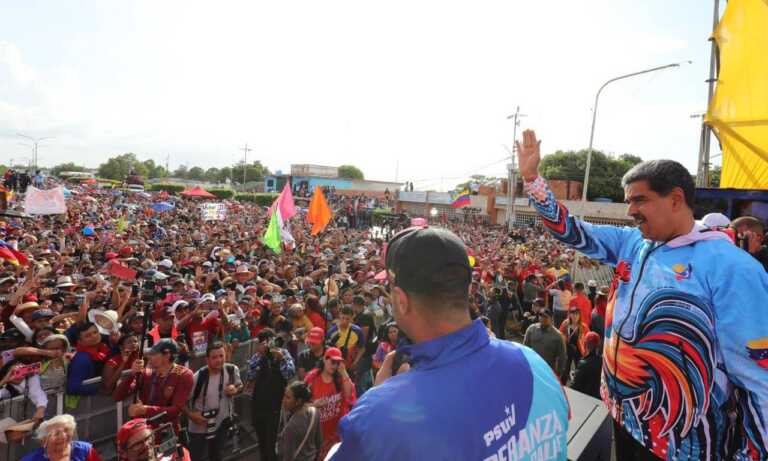 Maduro asegura que trajo equipos para mejorar el agua y la electricidad en Lossada