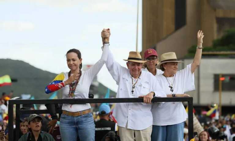 Machado pide a venezolanos en Perú alzar sus banderas en la visita de González Urrutia