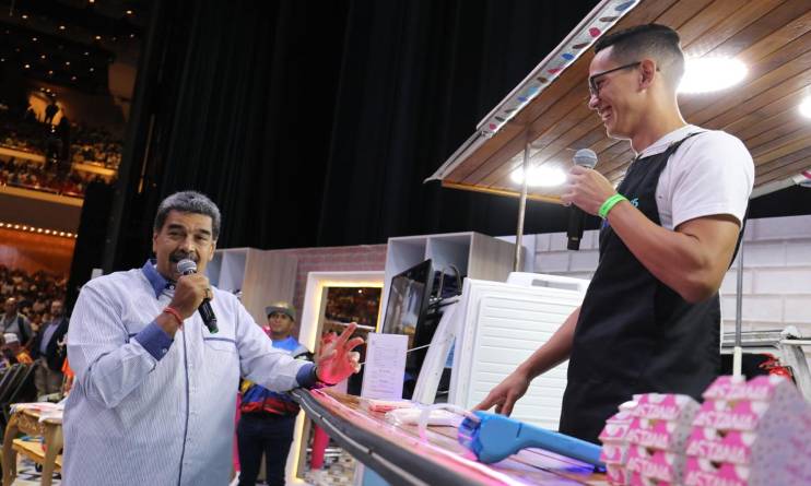 Maduro propone entregar un millón de créditos a emprendedores en un año