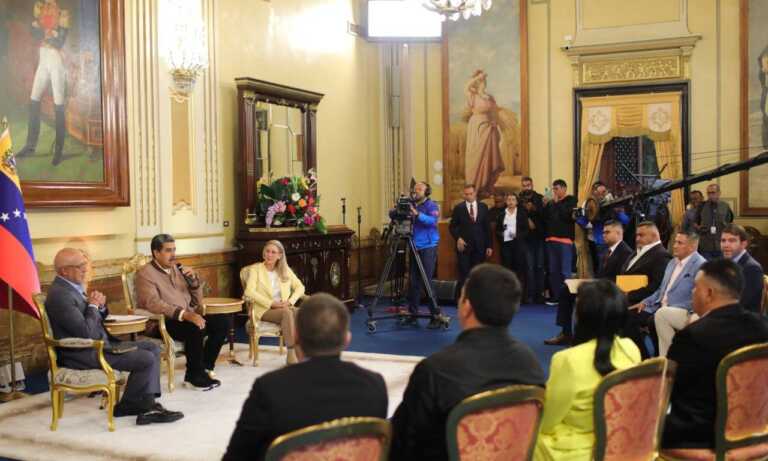 Maduro se reúne en Miraflores con alcaldes de la oposición “independientes” y Prosperi