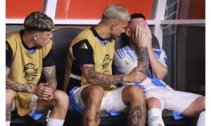 Messi se lesiona y abandona la final entre lágrimas en el minuto 65