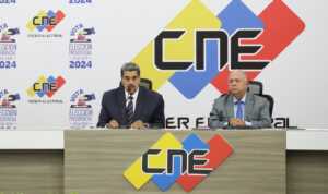 Maduro denuncia tras su proclamación por el CNE un nuevo intento de golpe de Estado