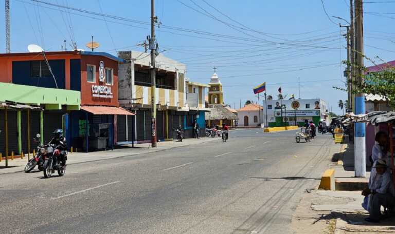 Poco tráfico y locales cerrados este lunes en la subregión Guajira