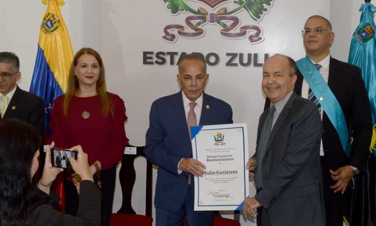 Jefe de Redacción de La Verdad recibe reconocimiento del gobernador Rosales