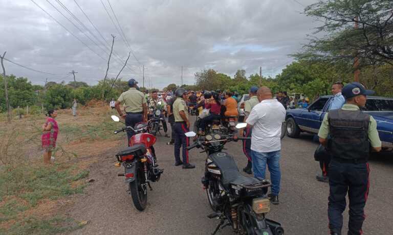 Bloquean la Troncal del Caribe en rechazo al resultado electoral del CNE