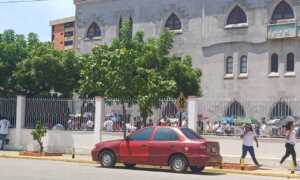Persisten reclamos de electores frente a centros de votación en Maracaibo