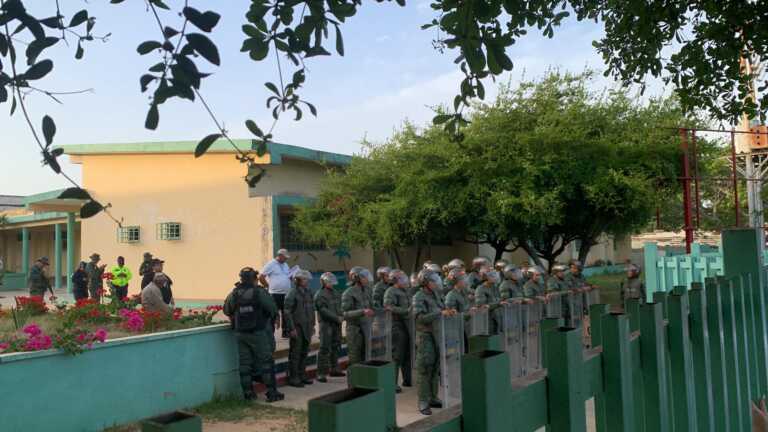 Refuerzan militarización en el centro de votación Alejandro Fuenmayor en Los Puertos