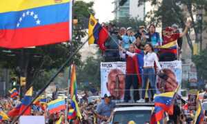 Edmundo González y María Corina inician campaña por el cambio en Caracas
