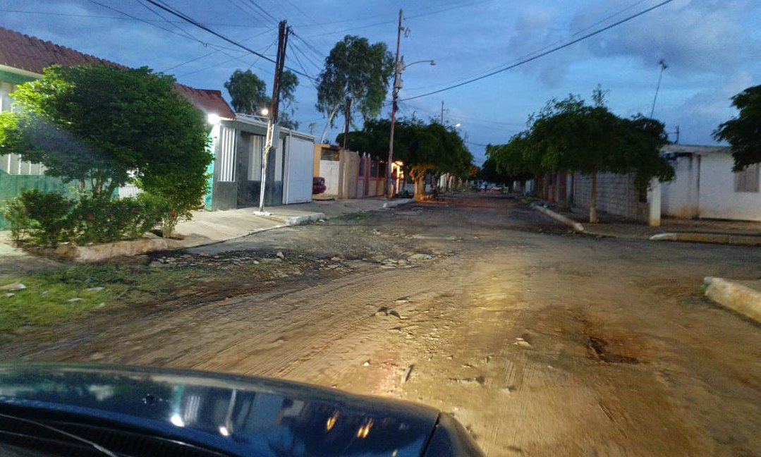 Vecinos de la urbanización El Soler claman por asfaltado de sus calles ...