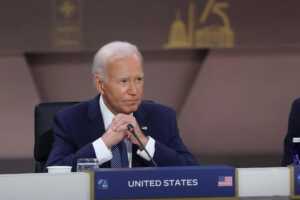 Crece presión sobre Biden para que se replantee su candidatura a la presidencia de EE. UU.