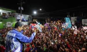 Maduro reitera que “los apellidos” quieren traer la “violencia paramilitar” al país