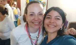 Despiden a médica de Apure que se tomó una foto con María Corina