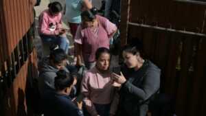 Más de 150 mil migrantes en EE. UU. son vigilados por una aplicación telefónica