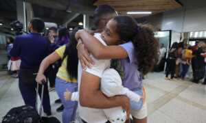 Reactivan plan de repatriación con 261 migrantes procedentes de México