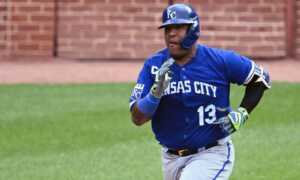 Salvador Pérez anota por duplicado y comparte récord histórico de George Brett