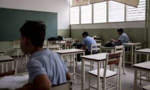 Más de 100 mil maestros dejan las aulas en los últimos 2 años