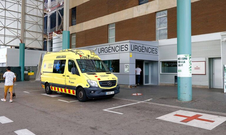 El padre de Lamine Yamal recibe el alta médica y abandona el centro hospitalario