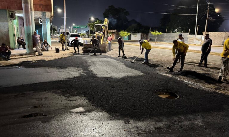 Gobernación inicia trabajos de reasfaltado en la avenida 2A en el barrio Santa Lucía