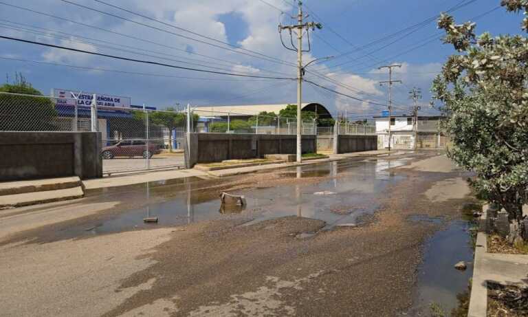 En sectores 8 y 9 de San Jacinto piden solución a bote de aguas negras