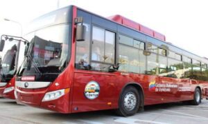 Velásquez Araguayán activa plan de transporte superficial para todo el país